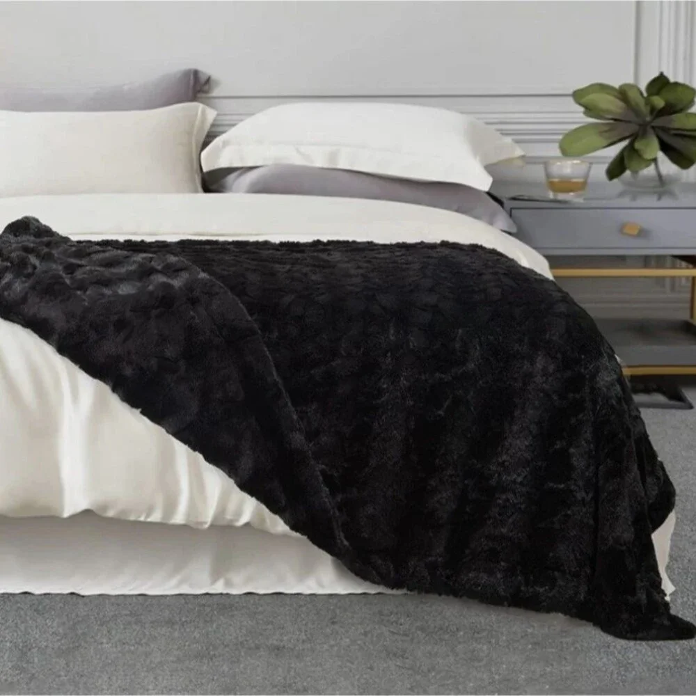TOONOW Faux Fur Luxury Throw Blanket,Double Side Soft Fluffy Fuzzy Blanket Black - Picture 4 of 5